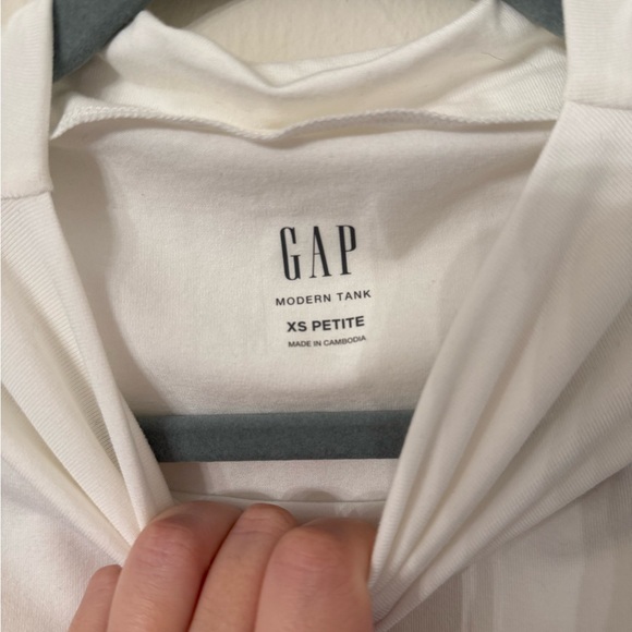 GAP White Sleeveless cropped tan funnel neck - Picture 2 of 5